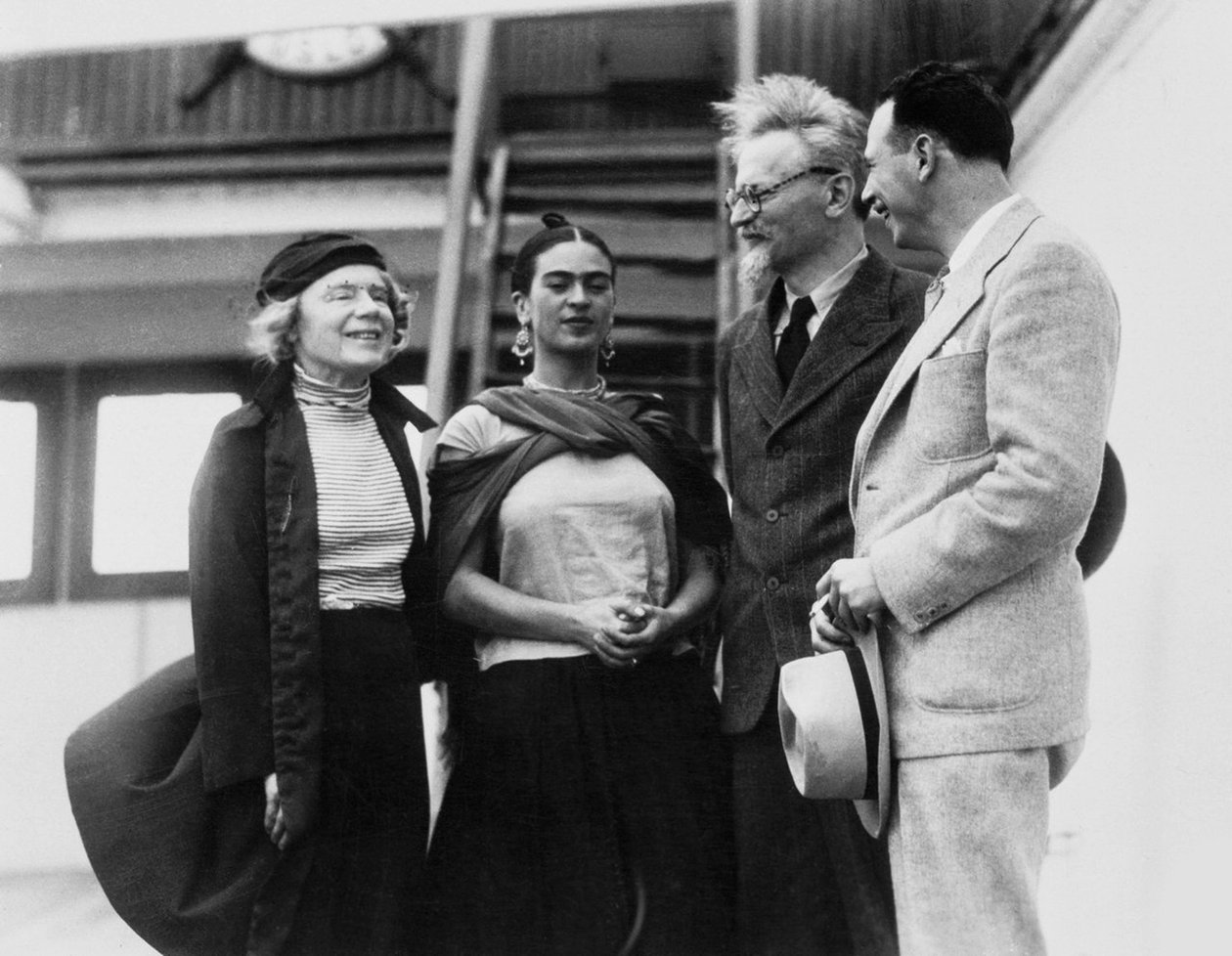 Leon Troçki, eşi Natalia Sedova ve Meksikalı sanatçı Frida Kahlo ile birlikte, 1937 by Unbekannt