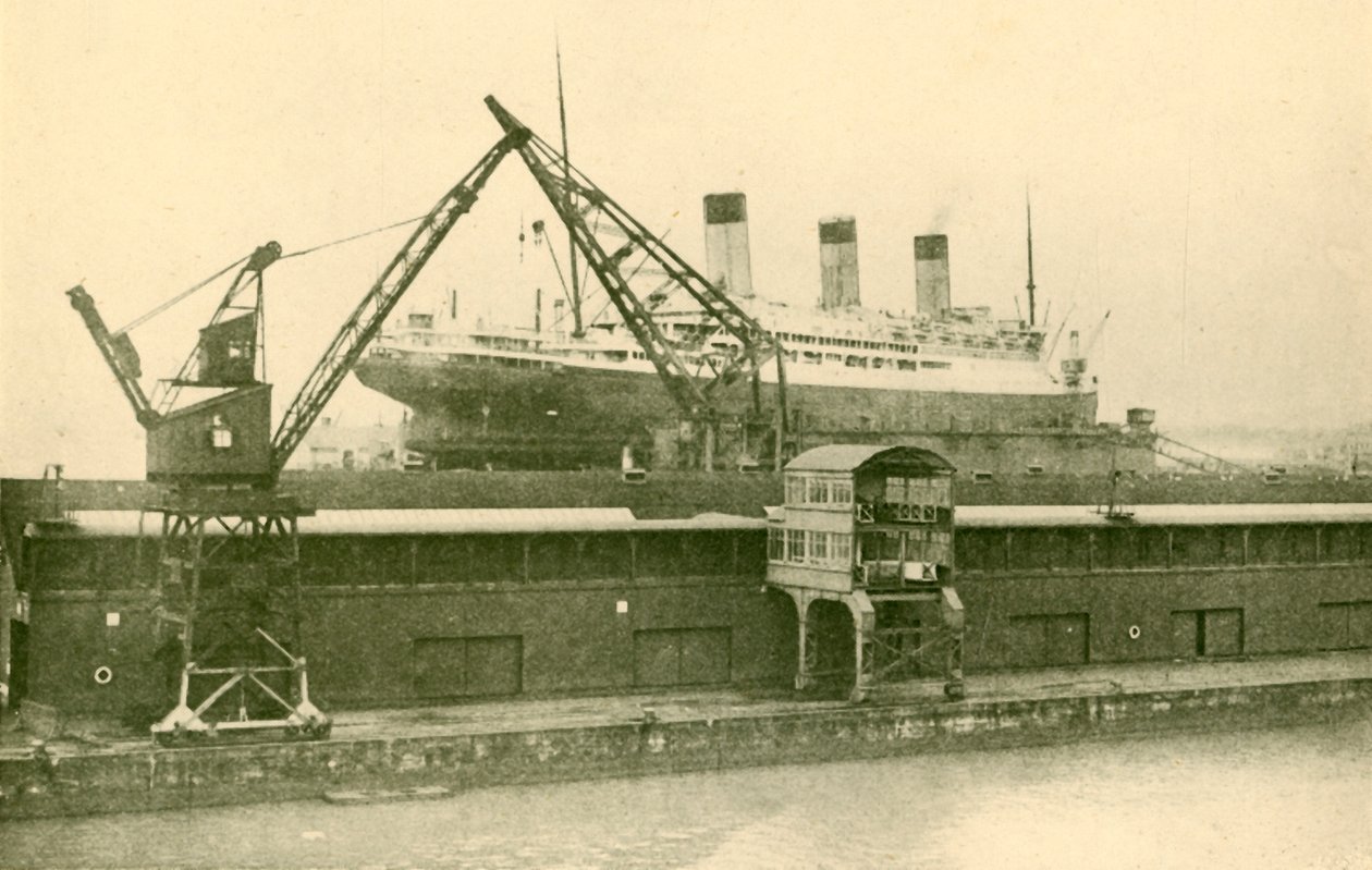 Southampton'daki Yüzer Rıhtımda 56.551 Ton Majestic'i Kaldırmak, 1930. by Unbekannt