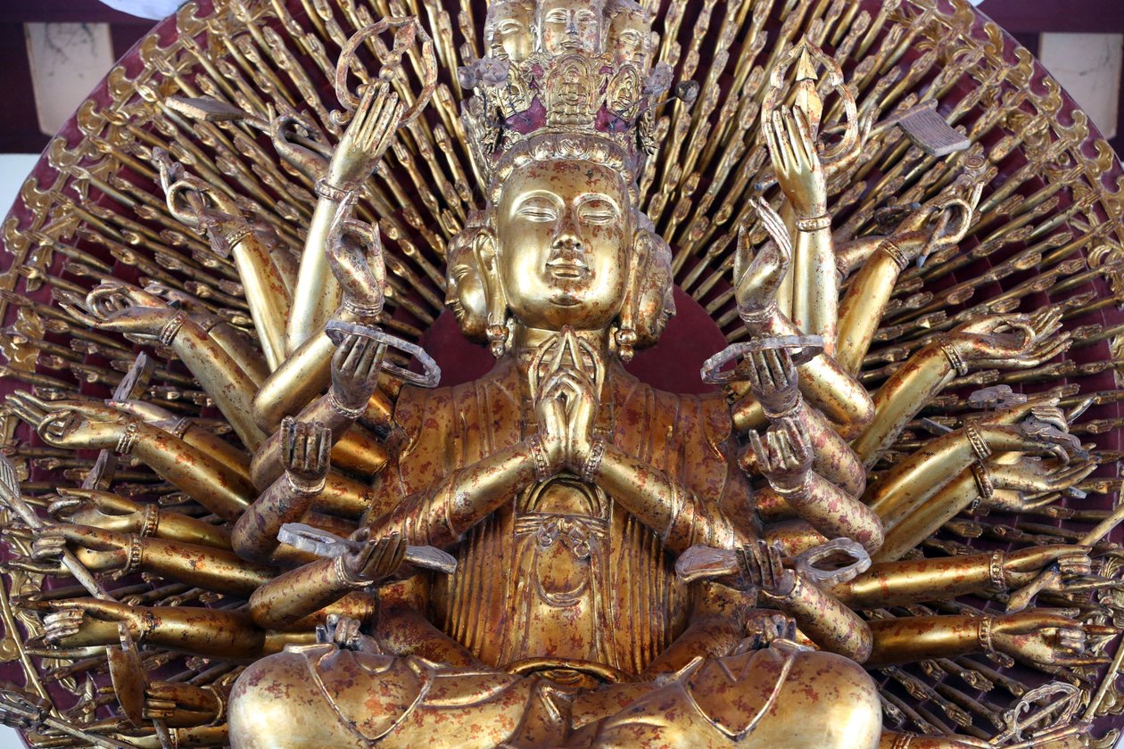 Linh Ung budist pagodası. Bin silahlı Avalokitesvara, Merhametin Bodhisattva