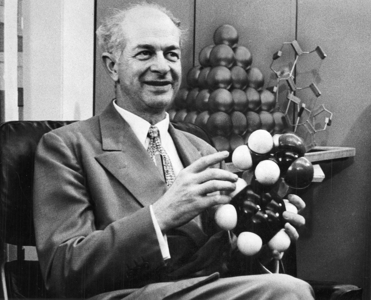 Linus Pauling, Amerikalı kimyager, c1954 by Unbekannt