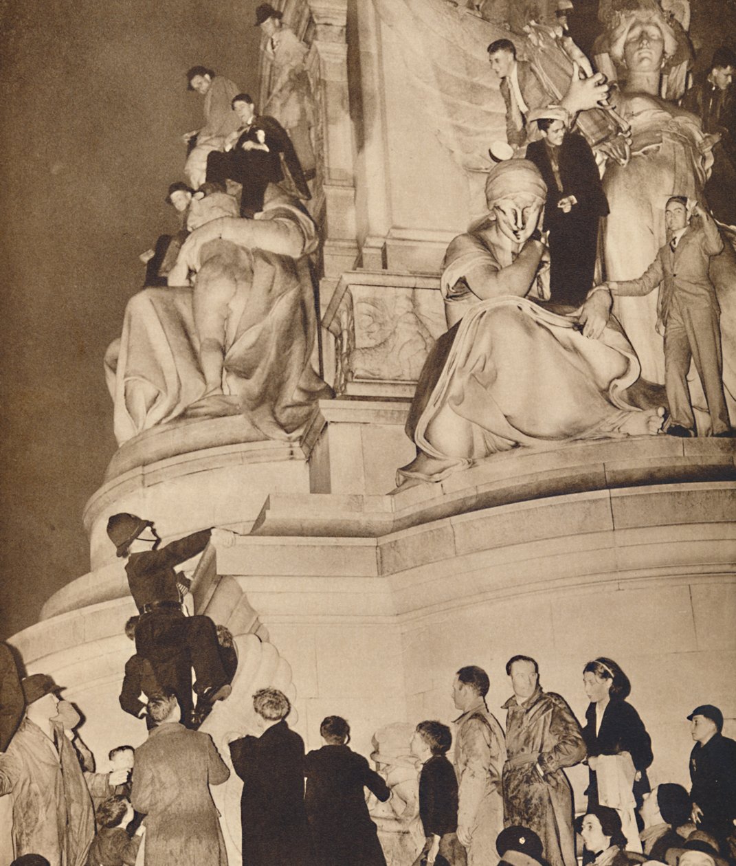 Londra Tribün, 1937 by Unbekannt