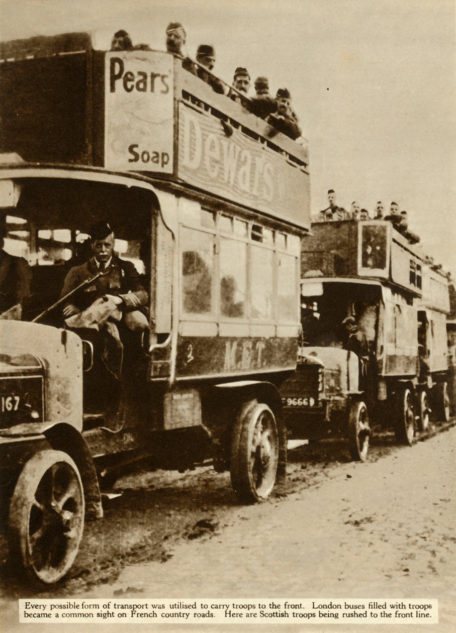 İskoç birliklerini cepheye götüren Londra otobüsleri, Birinci Dünya Savaşı, 1914, 1935. by Unbekannt