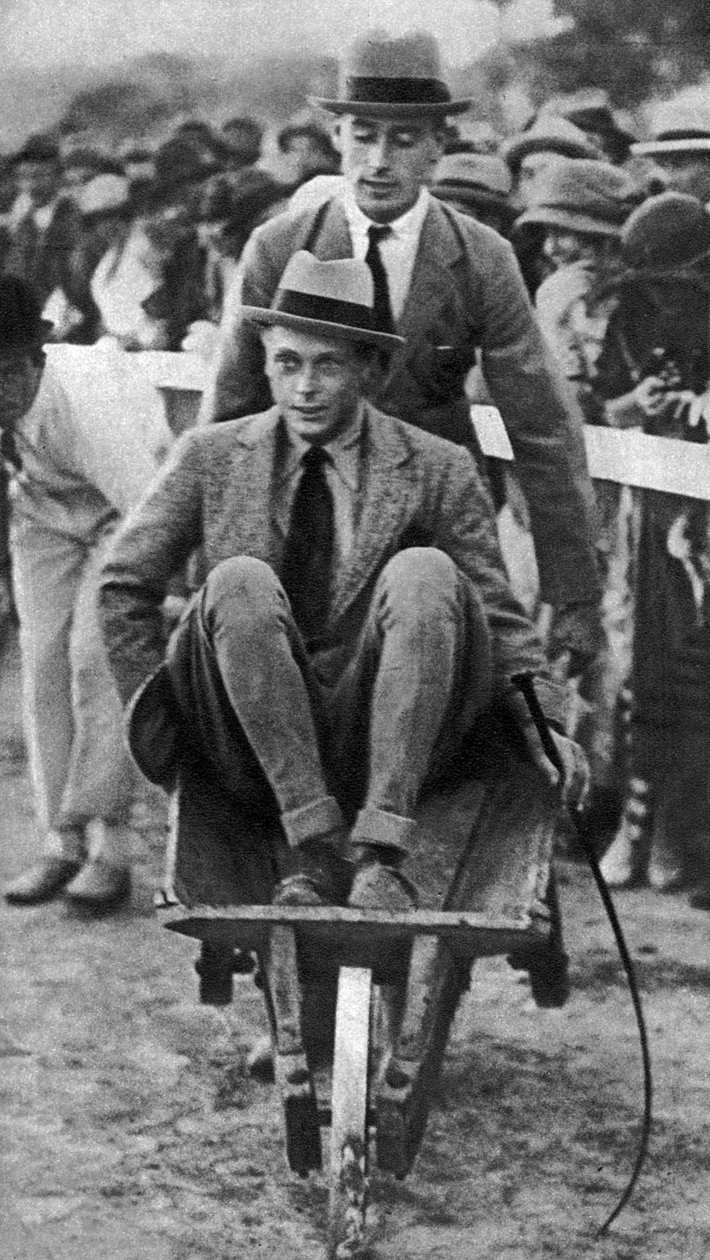 Louis Mountbatten, kuzeni Galler Prensi