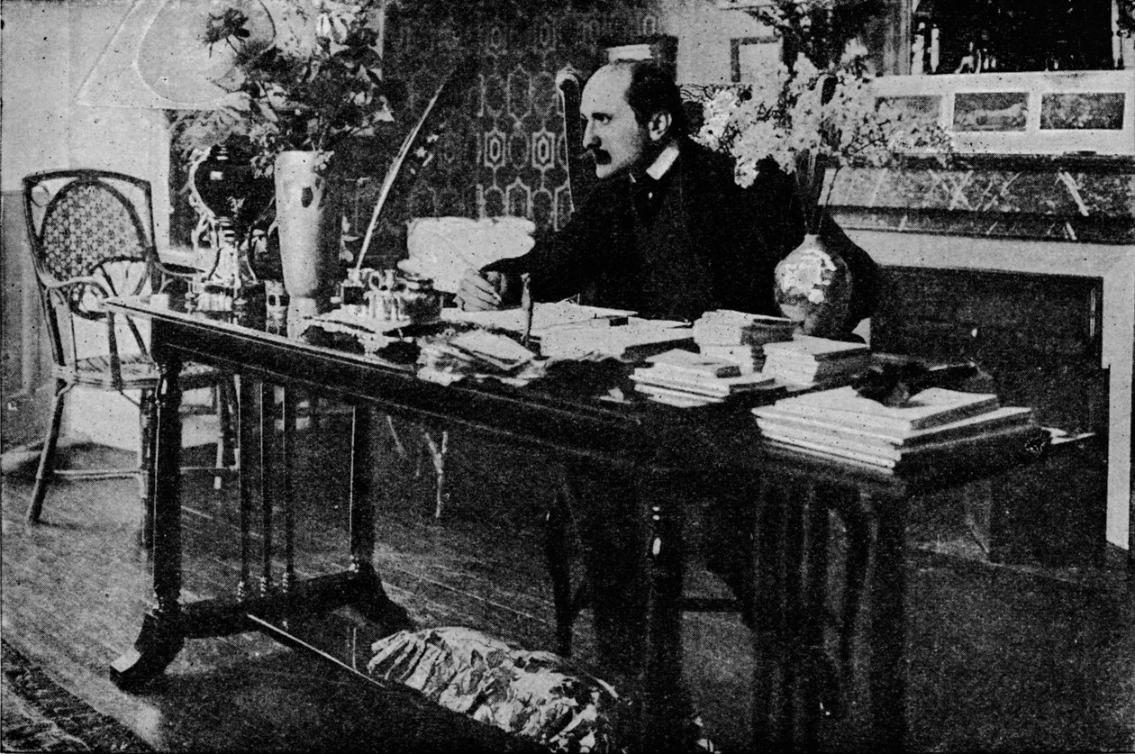 M. Rostand Kütüphanesinde, c1902, 1903 by Unbekannt