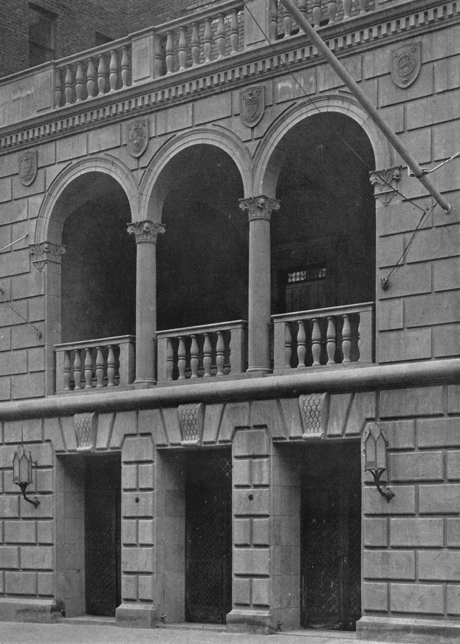 Kardeşlik Kulüpleri Binasının ana girişi, New York, 1924 by Unbekannt