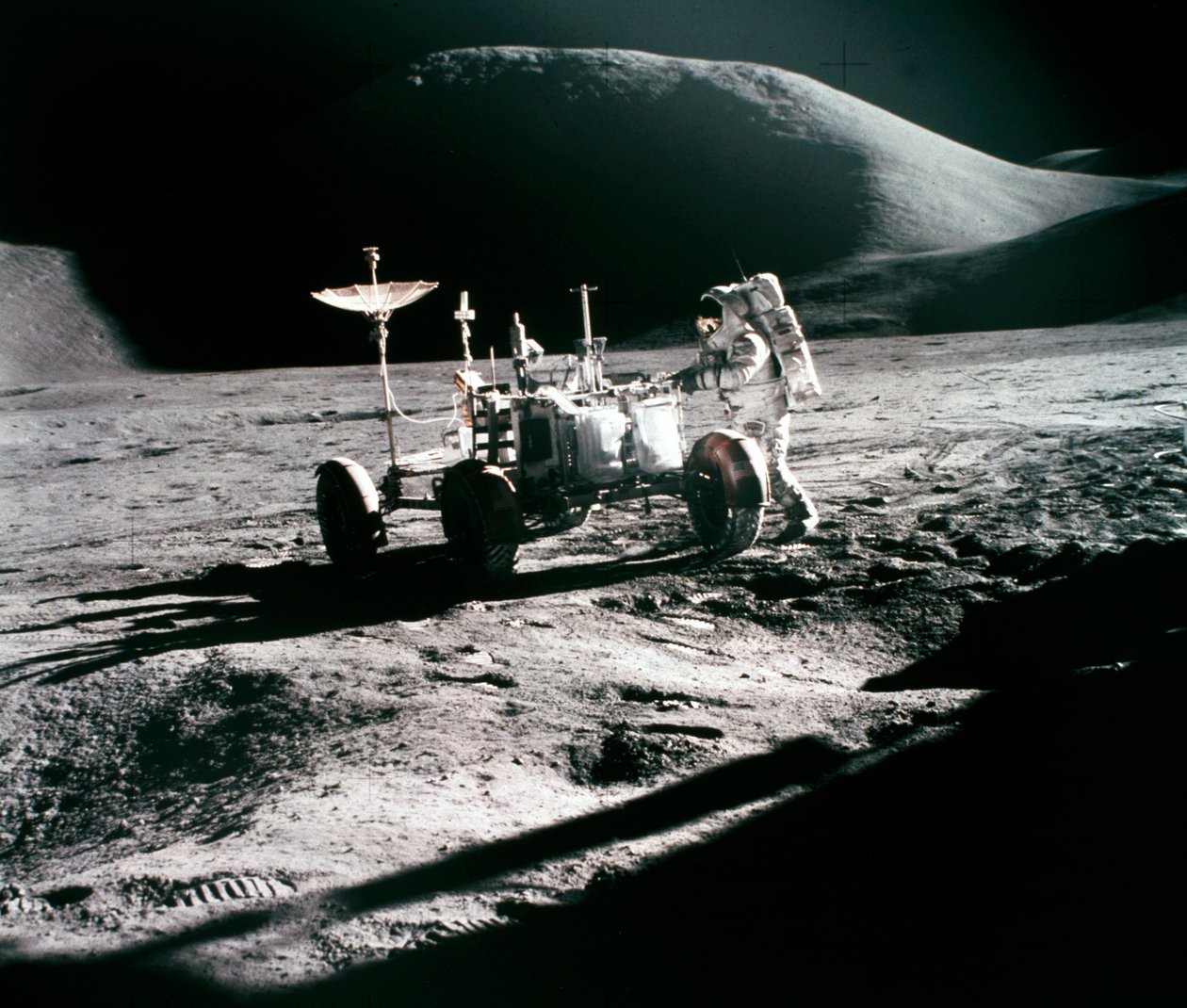 İnsanlı Uzay Uçuşu, ABD, Apollo 15 Apollo 15 astronotu James Irwin, Lunar Rover ile by Unbekannt