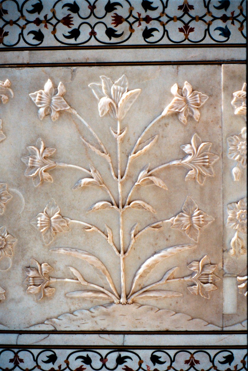 Resmileştirilmiş zambak mermer oymacılığı, Tac Mahal, Agra, Hindistan, 17. yüzyıl by Unbekannt