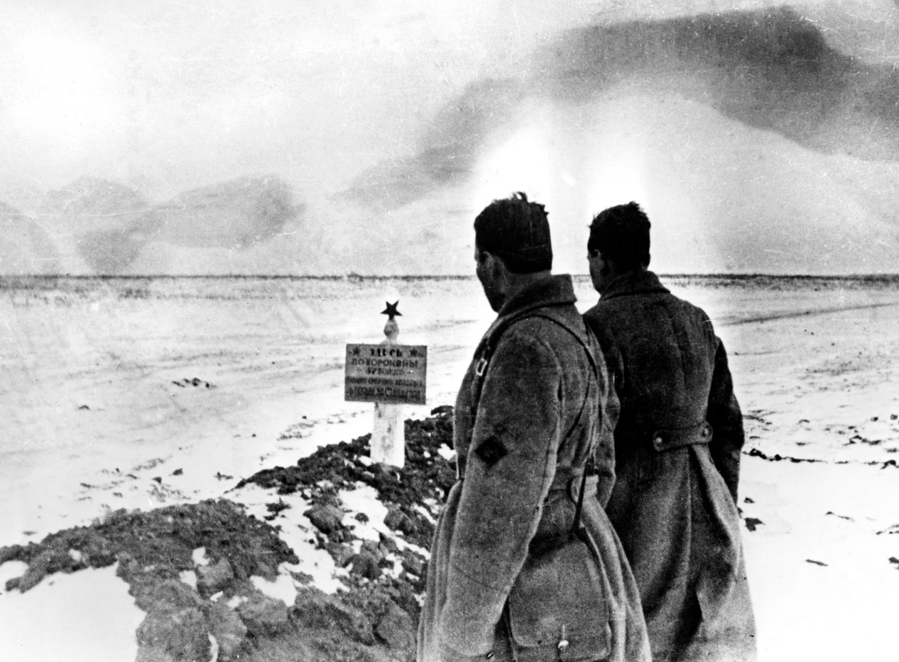 Rus askerlerinin toplu mezarı, Stalingrad cephesi, Rusya, Ocak 1943 by Unbekannt