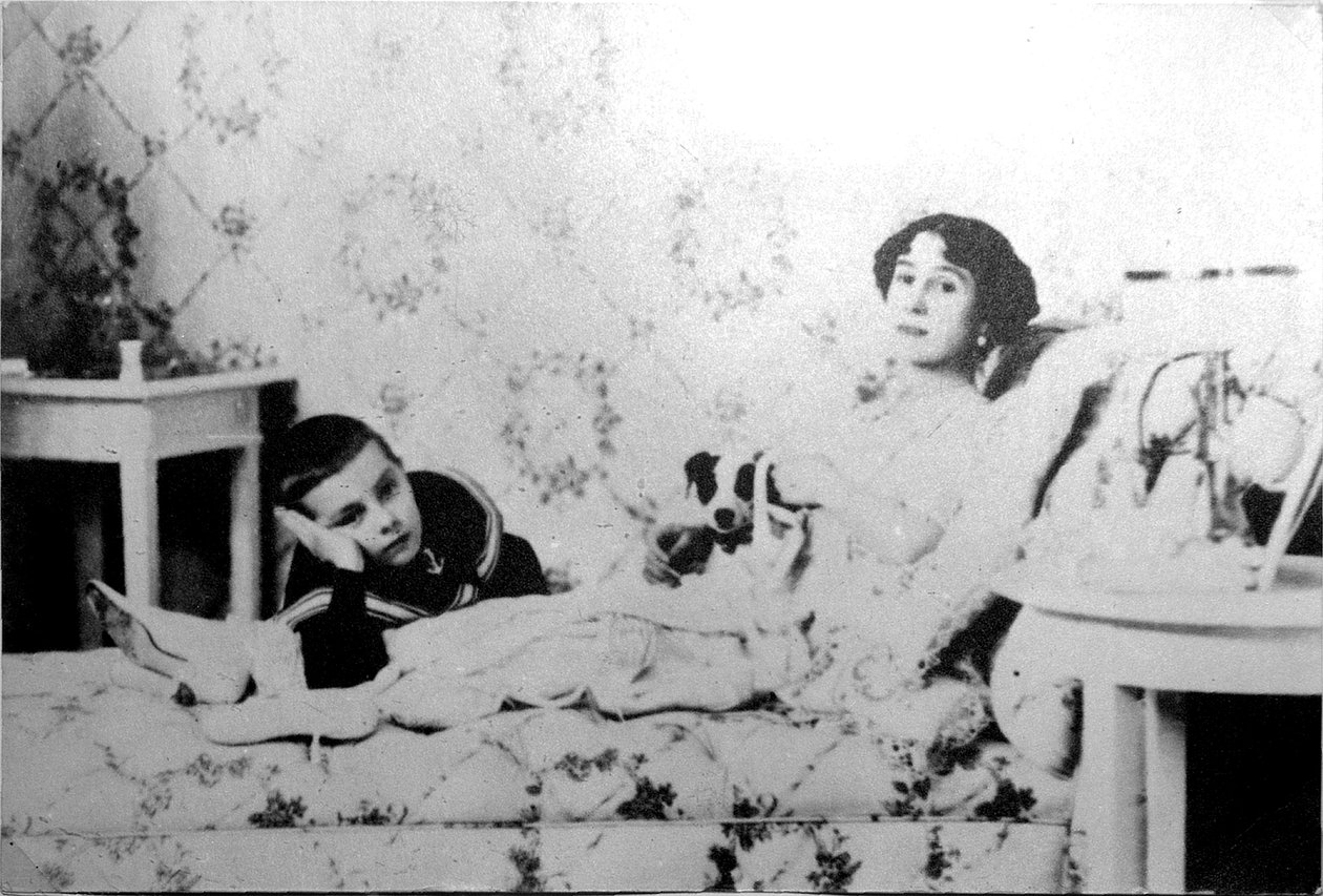 Mathilde Kschessinska, Rus baş balerini, oğlu Volodya ile birlikte, 1910 by Unbekannt