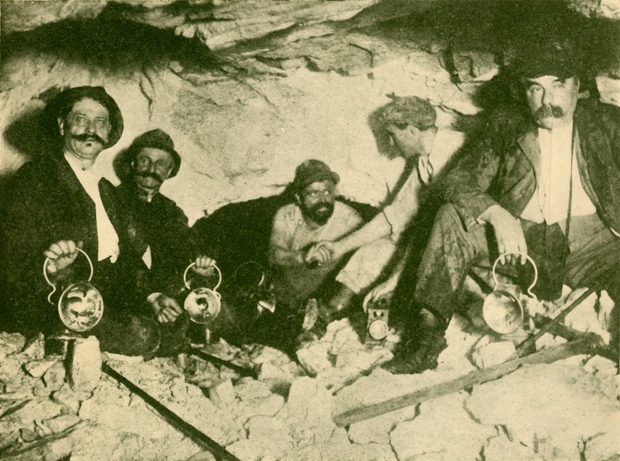 Lotchberg Tünelinin Son Delmesinde İki Sıkıcı Tarafın Buluşması, c1930. by Unbekannt