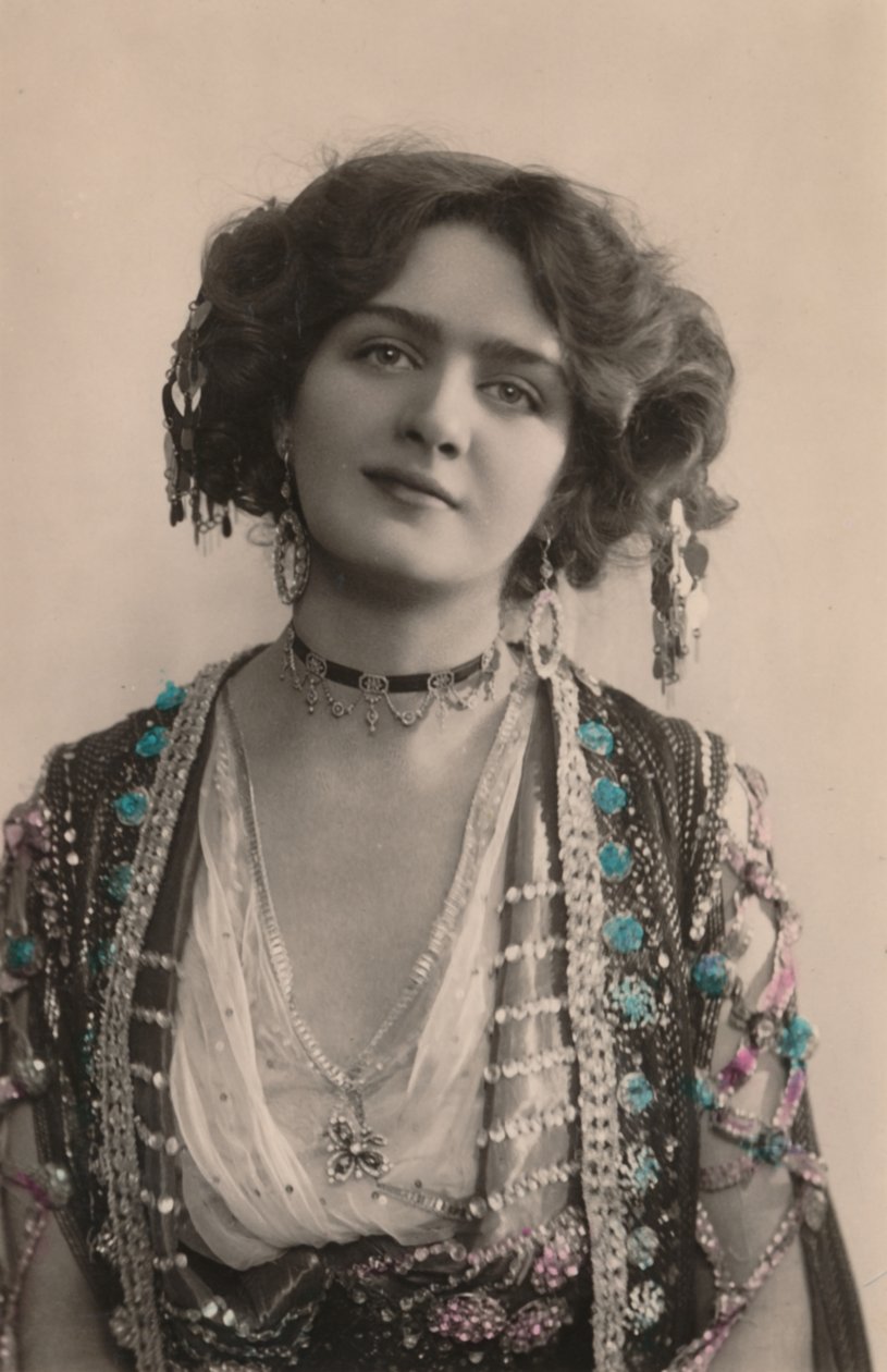 Bayan Lily Elsie, 1886-1962, Mutlu Dul., c1930. by Unbekannt