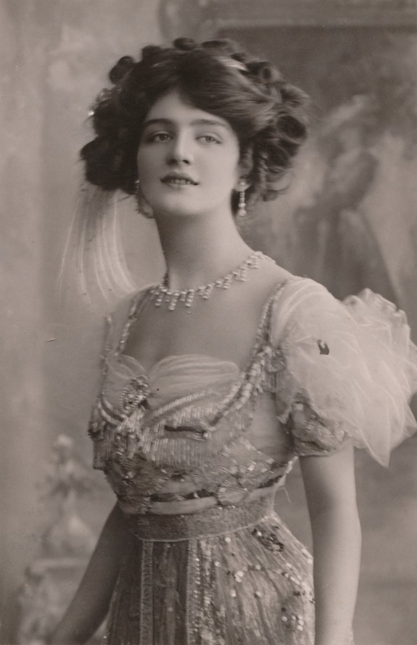 Bayan Lily Elsie, 1886-1962, Mutlu Dul., c1930. by Unbekannt
