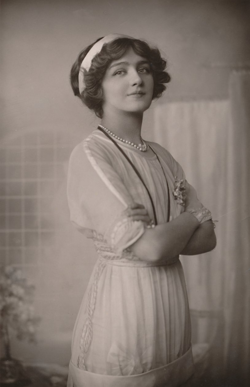 Bayan Lily Elsie, 1886-1962, Dolar Prensesindeki Alice rolünde., c1930. by Unbekannt