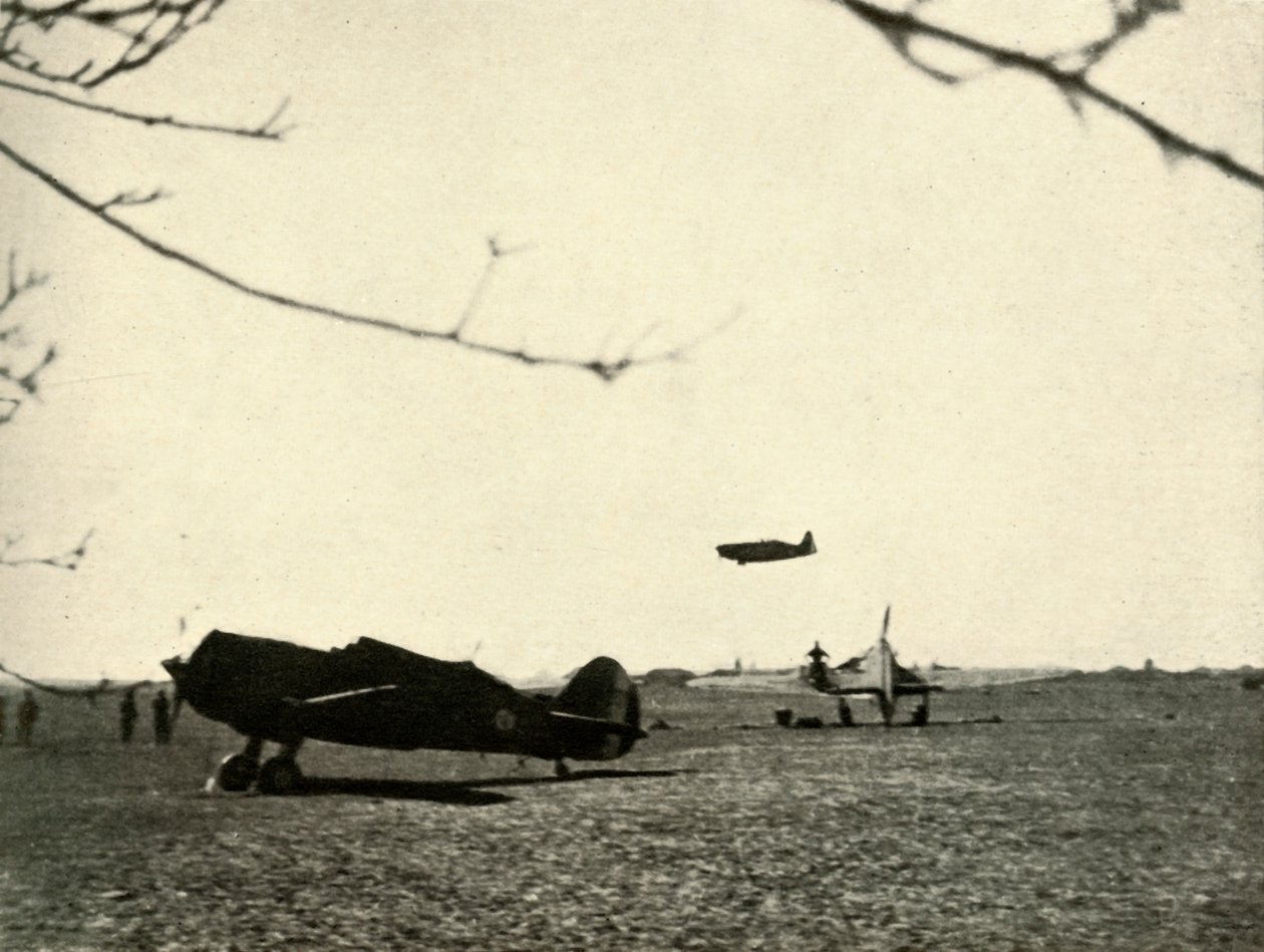 Morane 406, Fransız Curtiss Hawk ve Hurricane, 1939-1940, 1941 ile Vassincourt Havaalanında. by Unbekannt