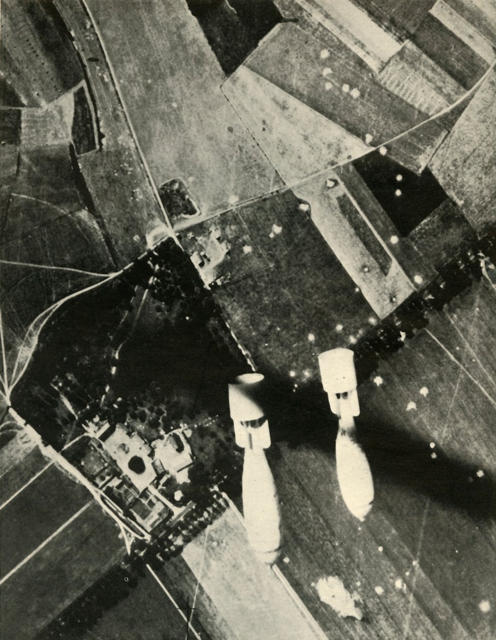 Düşman Hava Alanında Daha Fazla İngiliz Bombası, 1939-1940, 1941. by Unbekannt