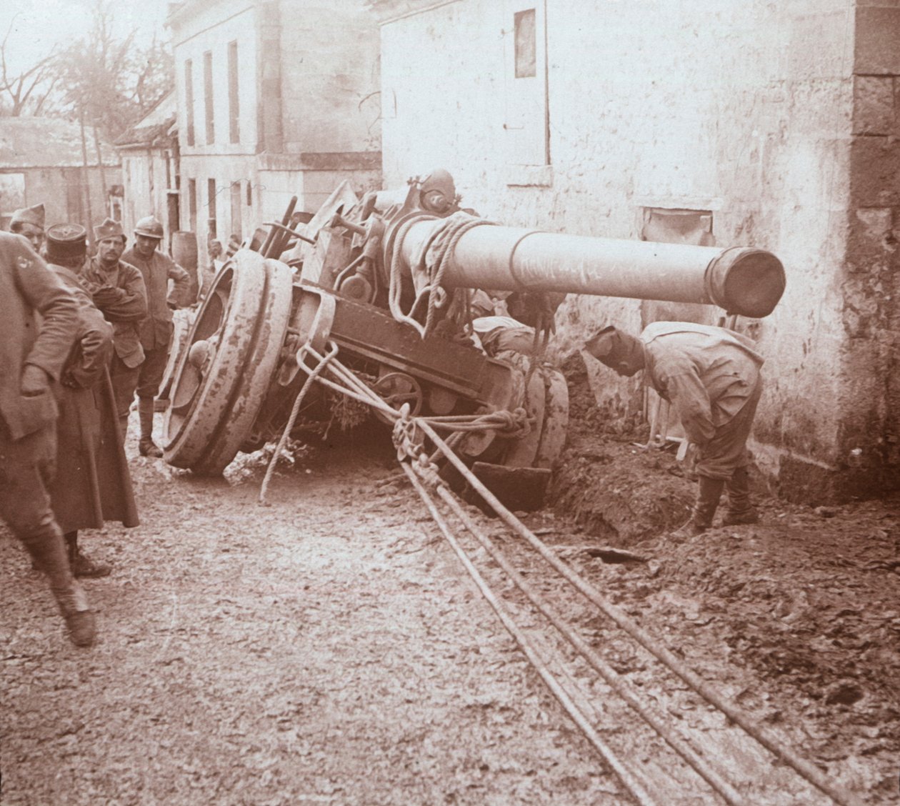 Ağır topçu hareket ediyor, Genicourt, kuzey Fransa, c1914-c1918 by Unbekannt