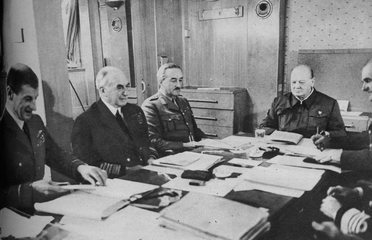 Bay Churchill, 1943-1944 gemisinde bir konferansta. by Unbekannt