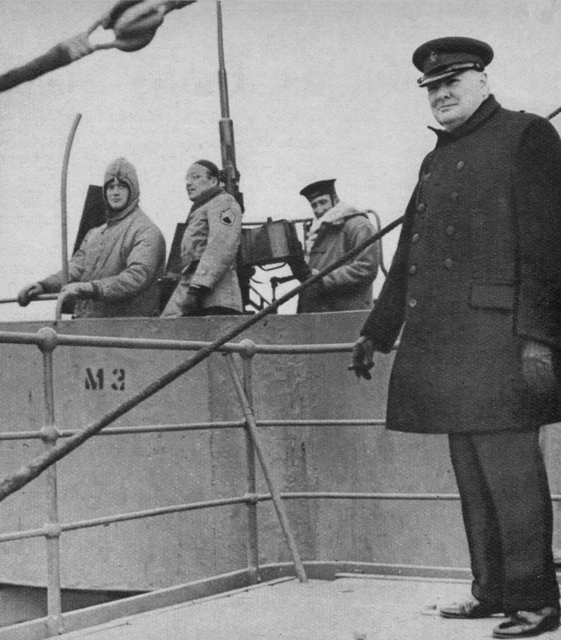 Bay Churchill, İngiliz ve Amerikan silahlı mürettebatıyla, 1943-44 by Unbekannt