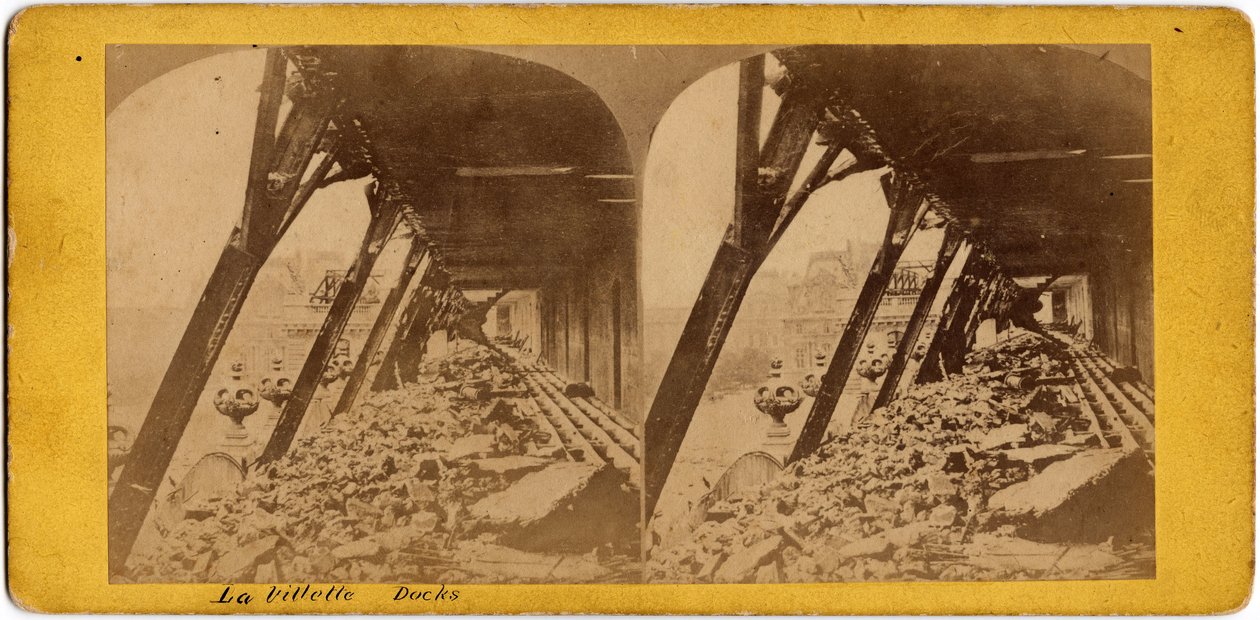 Paris Belediyesi (1871): Villette rıhtımlarının görünümü. Anonim fotoğrafçılık. Karton üzerine yazdırın. karartmak 17x6 cm by Unbekannt