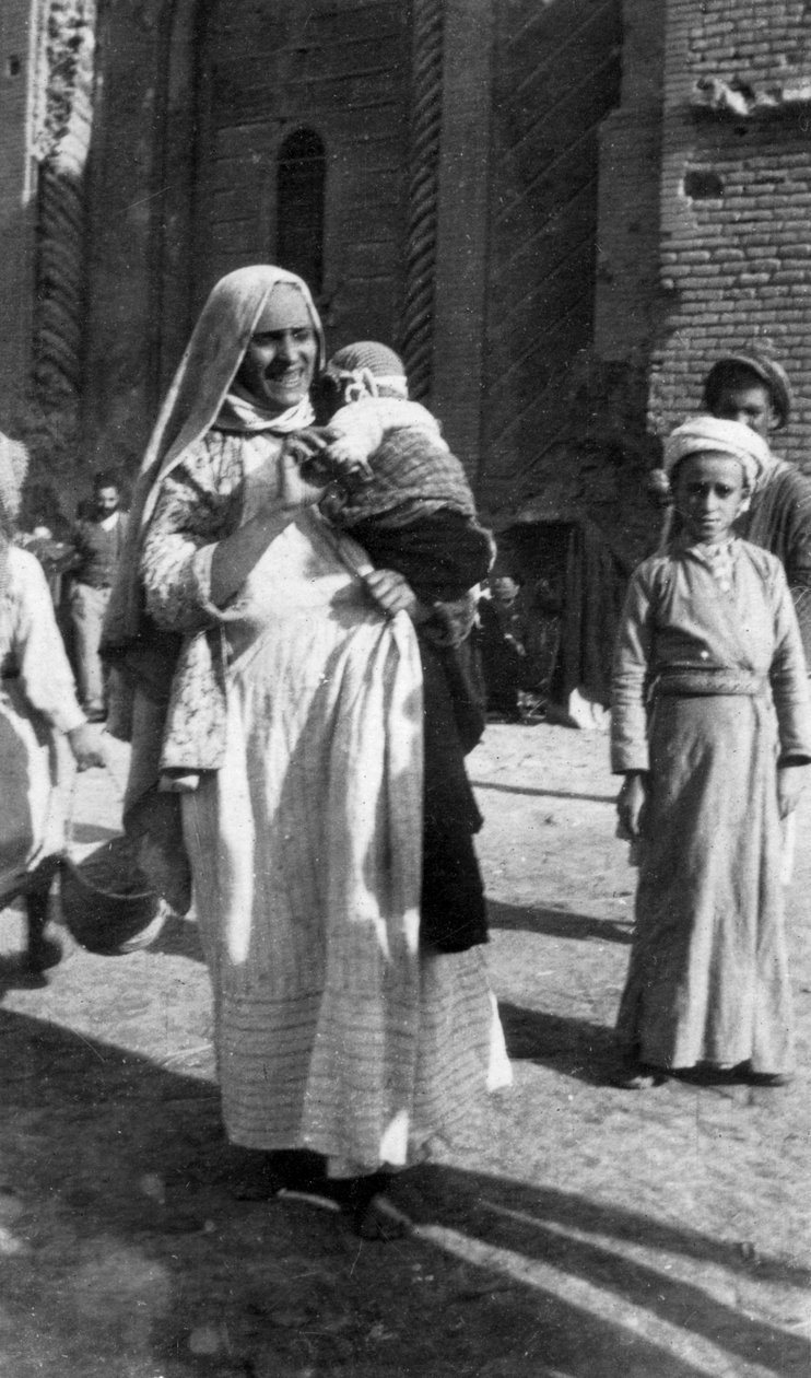 Müslüman kadın ve çocuk, Irak, 1917-1919 by Unbekannt
