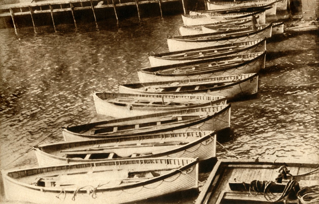 Trajedinin Sessiz Kanıtı: Dünyanın En Büyük Gemisinden Kalan Her Şey, 1912, 1933. by Unbekannt