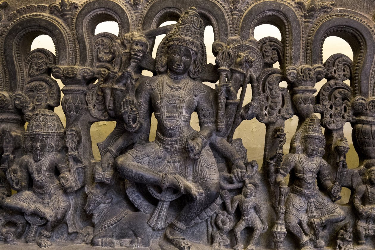 Hindistan Ulusal Müzesi, Delhi. Üçlü (Brahma, Vishnu ve Shiva) gösteren lento. Kakatiya by Unbekannt