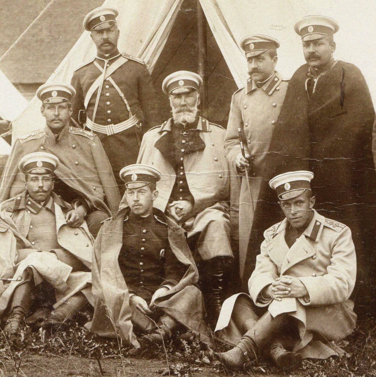 Nikolai Nikolaevich, ortadaki Prens Odoevsky-Maslov, Cankurtaran Cava memurları ile by Unbekannt