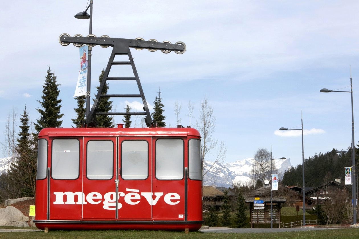 Eski teleferik Rochebrune bulunan bir döner kavşakta, Megeve, Fransa by Unbekannt