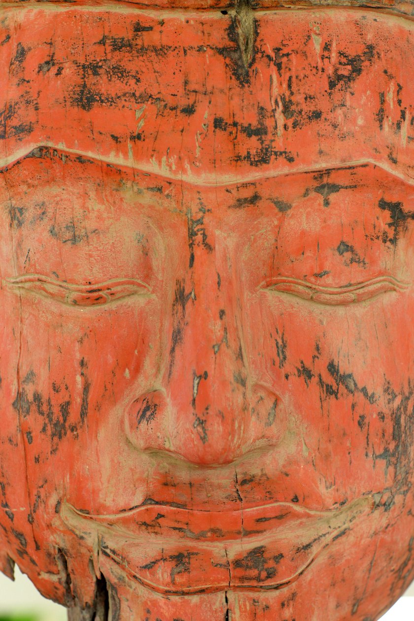 Eski ahşap Buda. Wat Phnom tapınağında sunulanlar. Siem Reap Kamboçya by Unbekannt