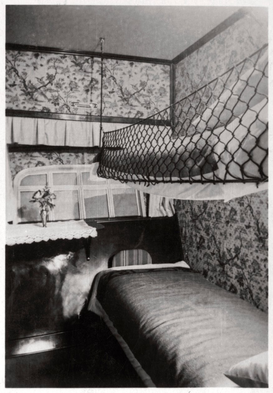Geceleri yolcu kabini, LZ 127 Graf Zeppelin, 1933 by Unbekannt