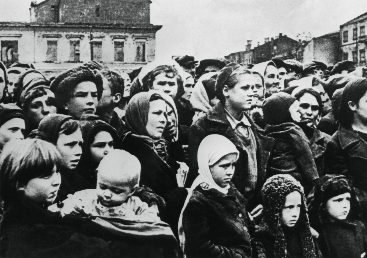 Kızıl Ordu tarafından kurtarıldıktan sonra Rus şehri Smolensk halkı, 1943 by Unbekannt