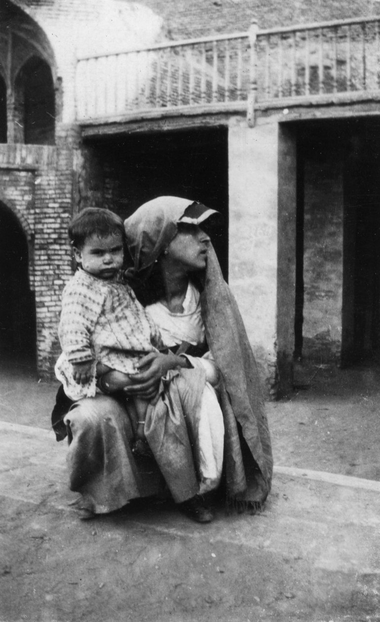 İranlı kadın ve çocuk, 1917-1919 by Unbekannt