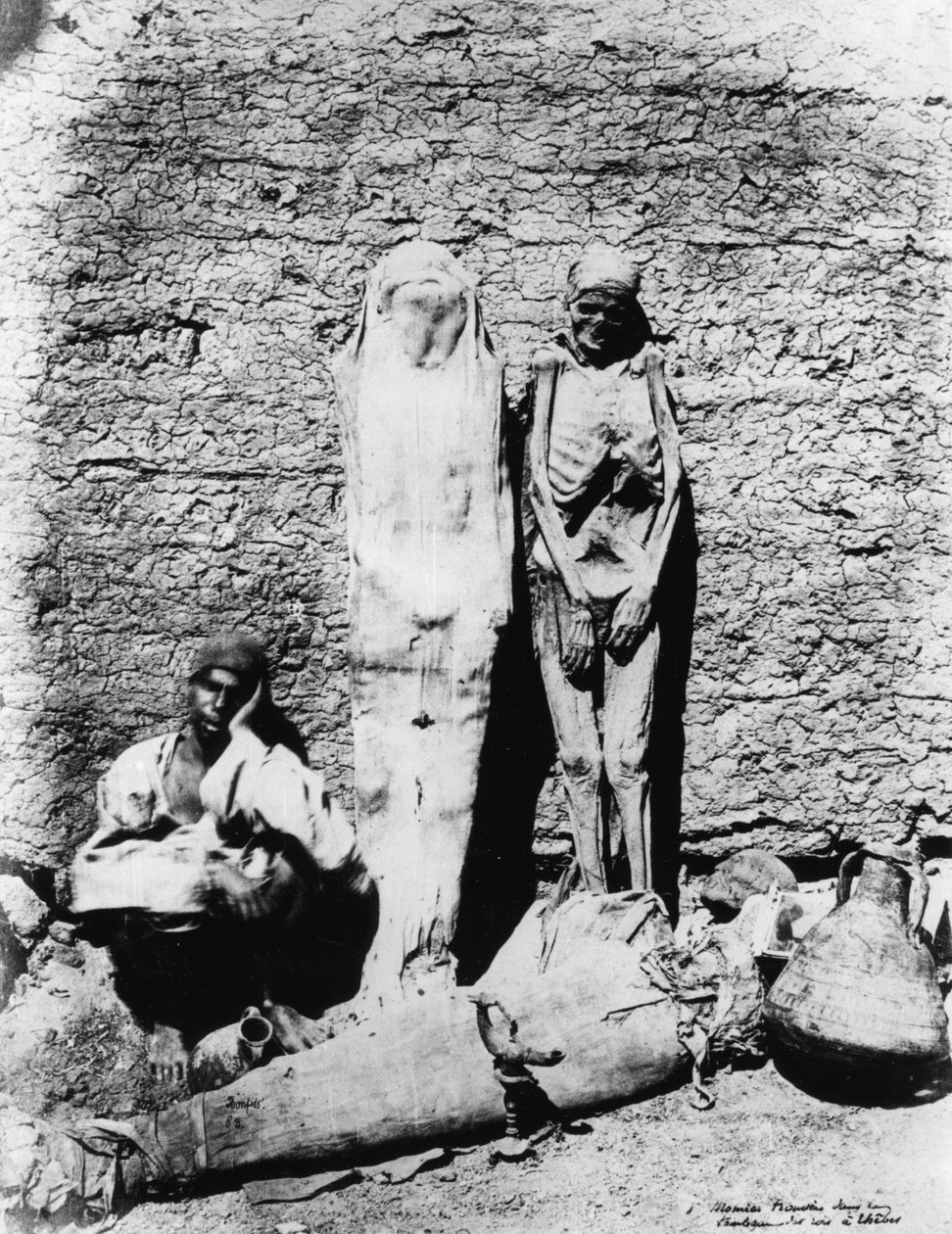 Mumyaların fotoğrafı, 1860 by Unbekannt