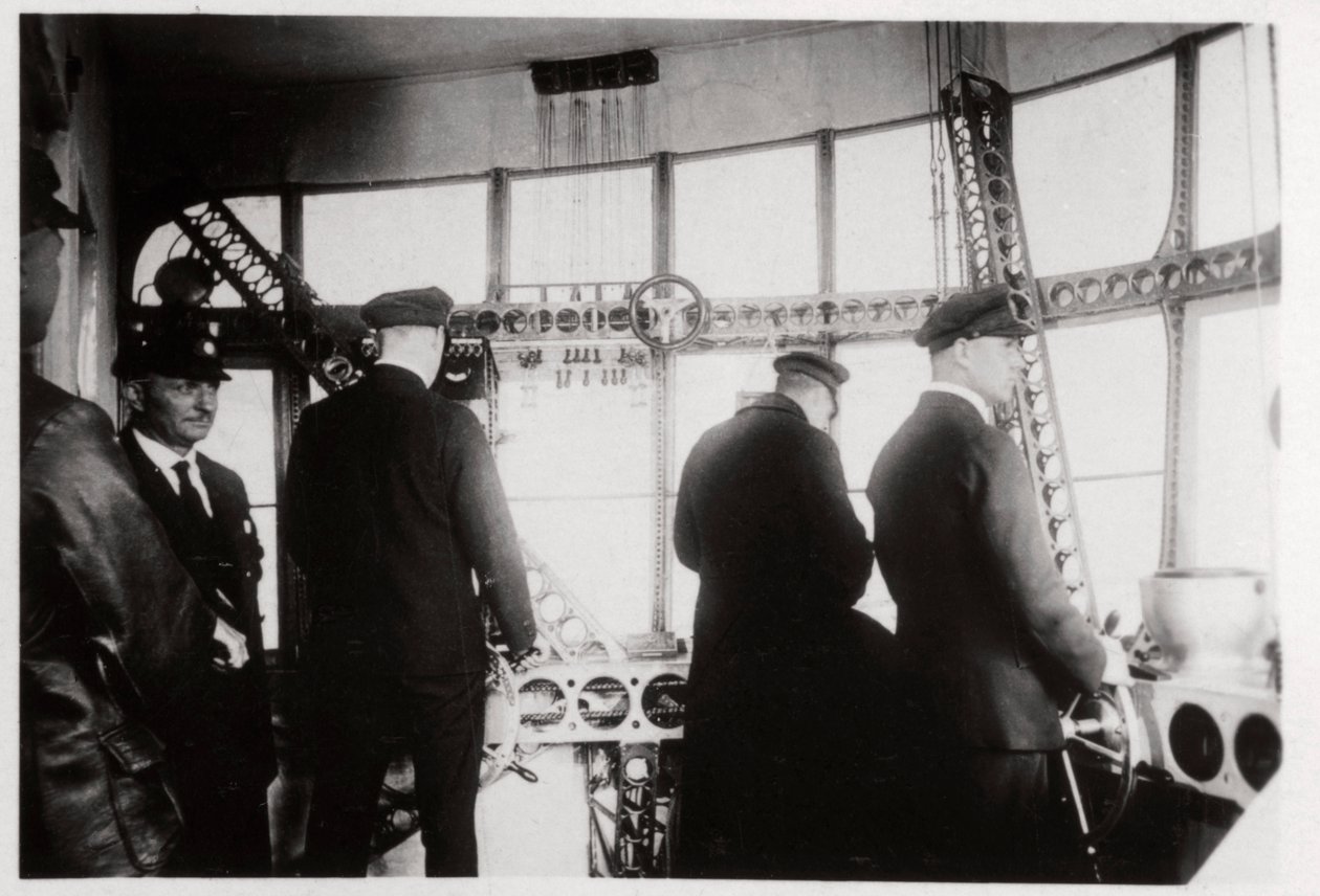 Pilot bölmesi, Zeppelin LZ 127 Graf Zeppelin, 1933 by Unbekannt