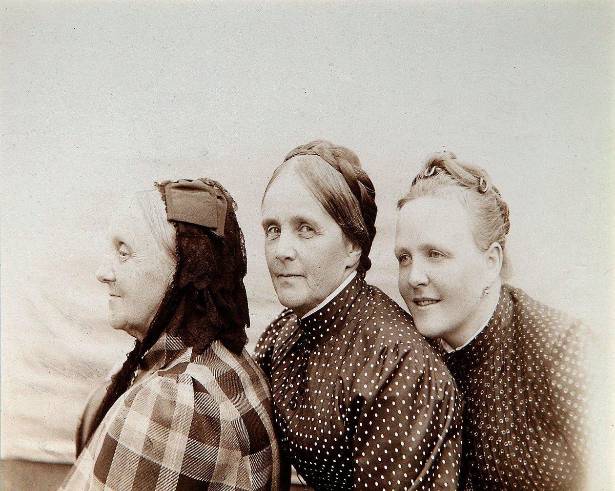 Üç kadının portresi, Rusya, 1890