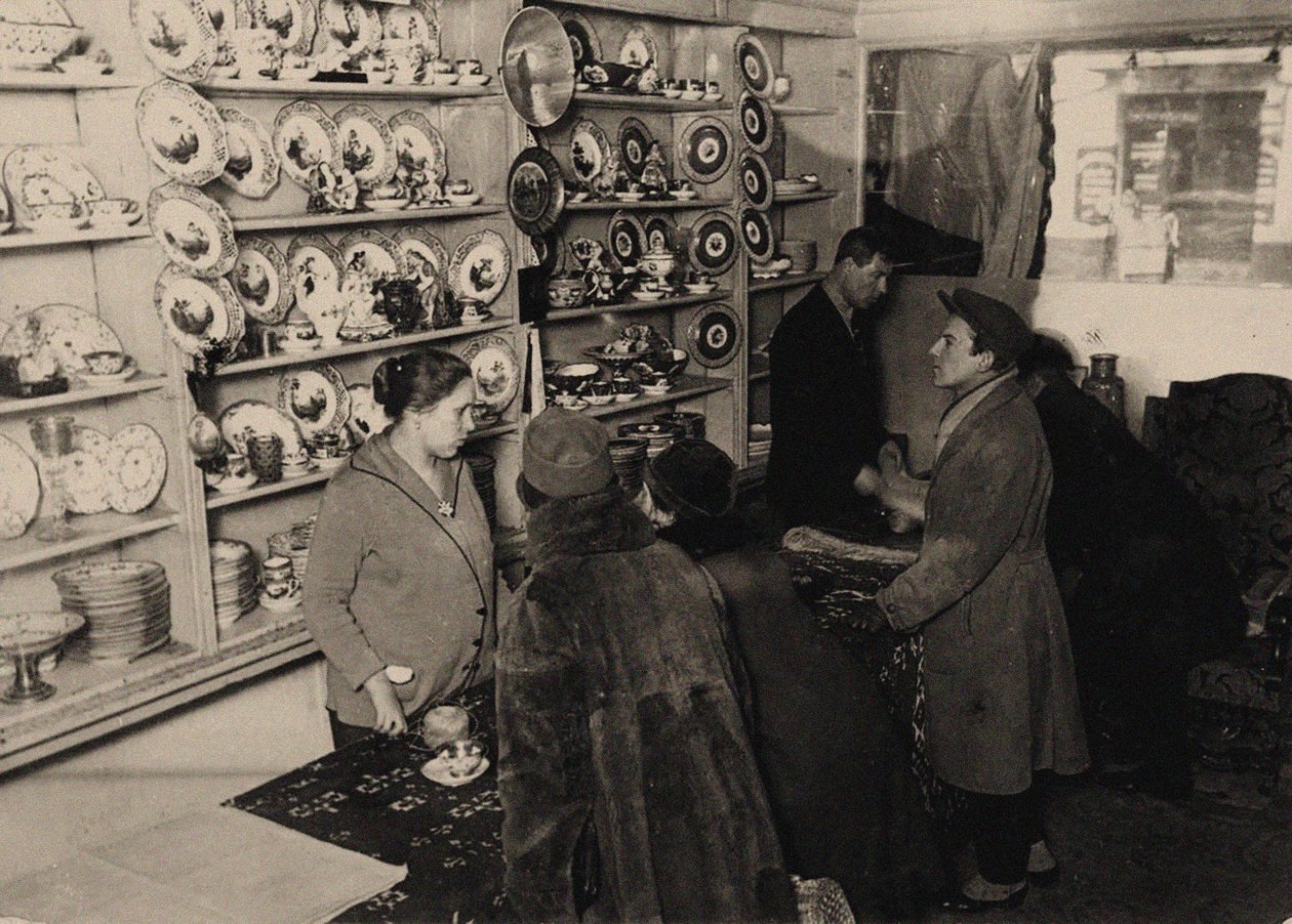 Romanov Çar ailesinin mülklerinin müzayedesinden önce önizleme, Moskova, 1927, 1927. by Unbekannt