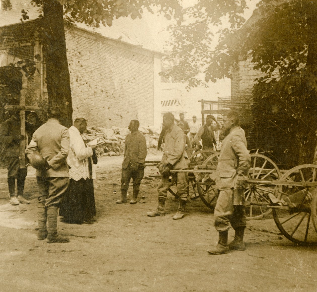 Açık havada ayin diyen rahip, c1914-c1918 by Unbekannt