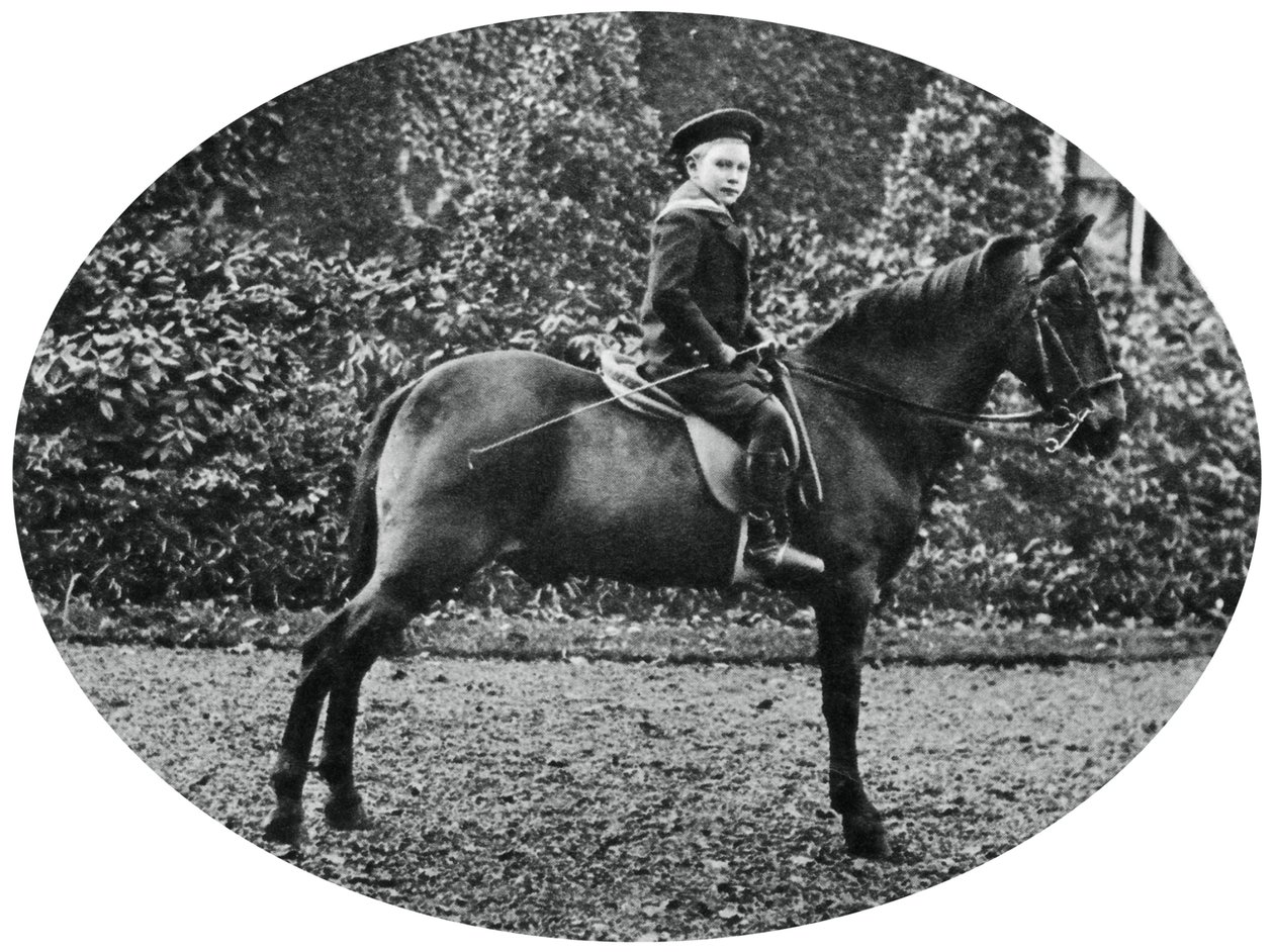 Prens Albert Windsor, altı yaşında, at üstünde oturuyor, 1902 by Unbekannt