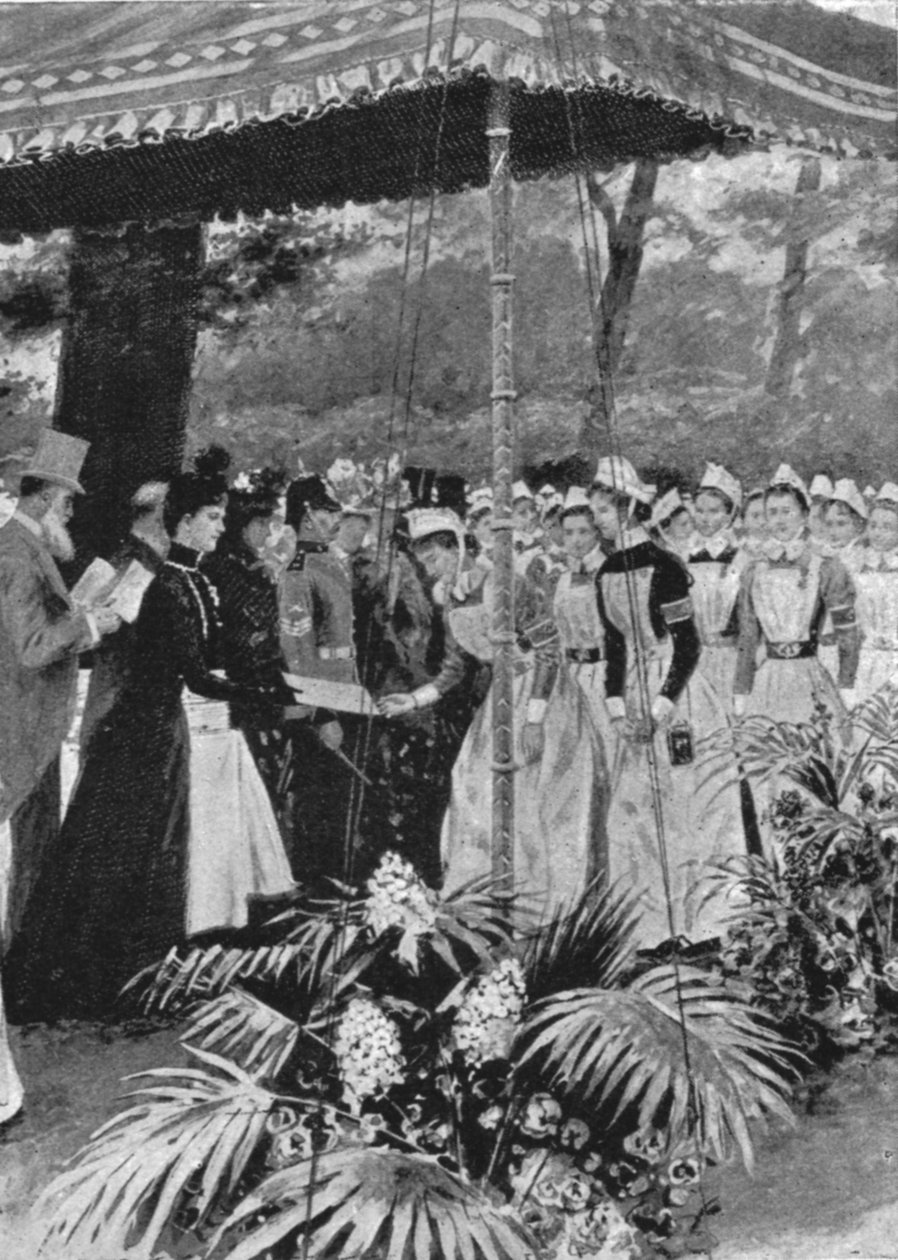 Prenses Alexandra, 21 Temmuz 1899, 1901, Marlborough House'da Hemşirelere Sertifika Sunarken. by Unbekannt