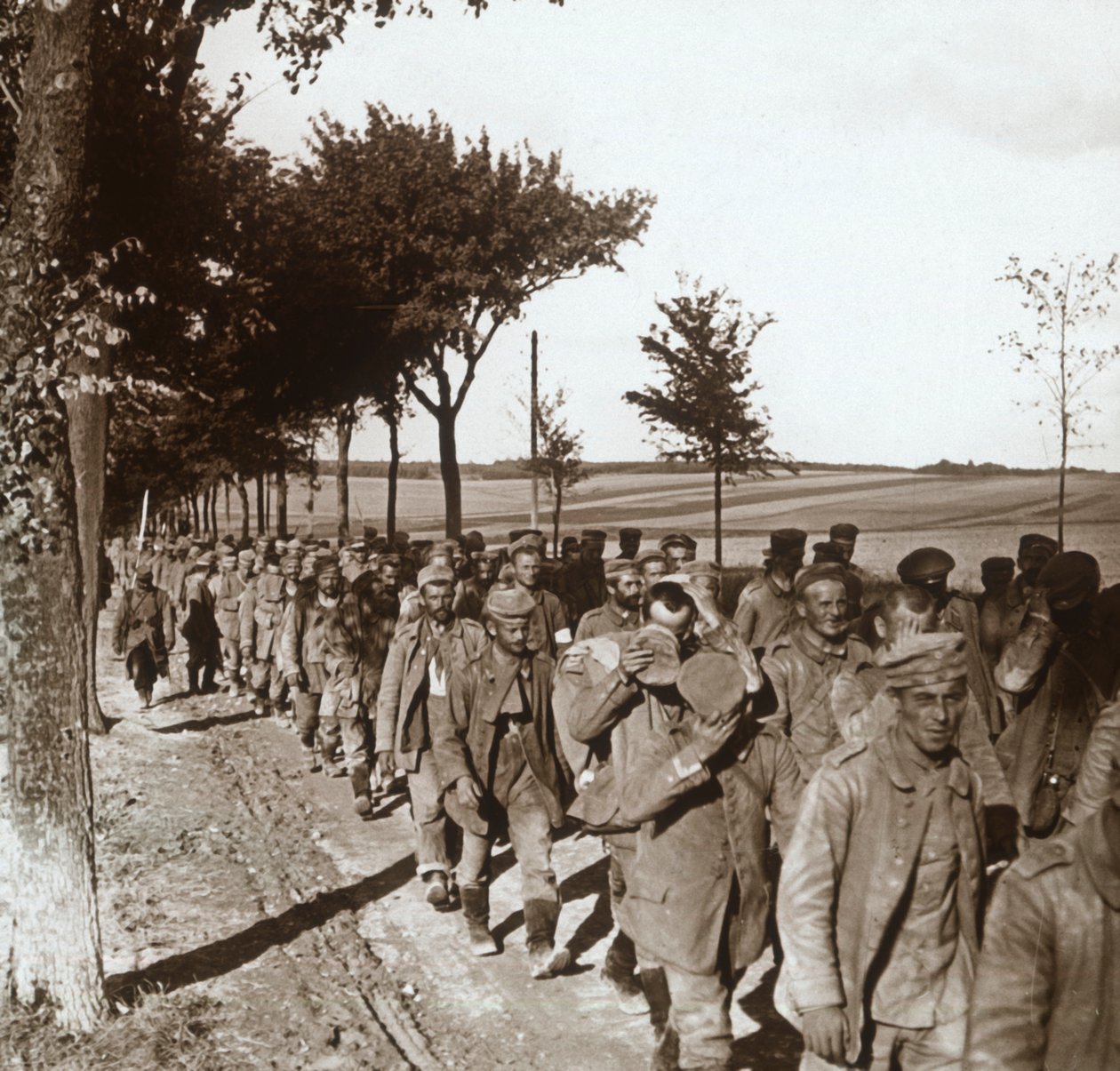 Mahkumlar, Route de lepine, Fransa, c1914-c1918 by Unbekannt