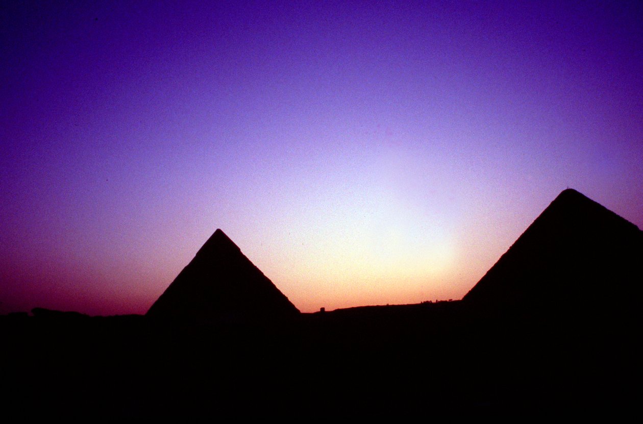 Giza Piramitleri, Mısır, gün batımında, MÖ c26. yüzyıl by Unbekannt