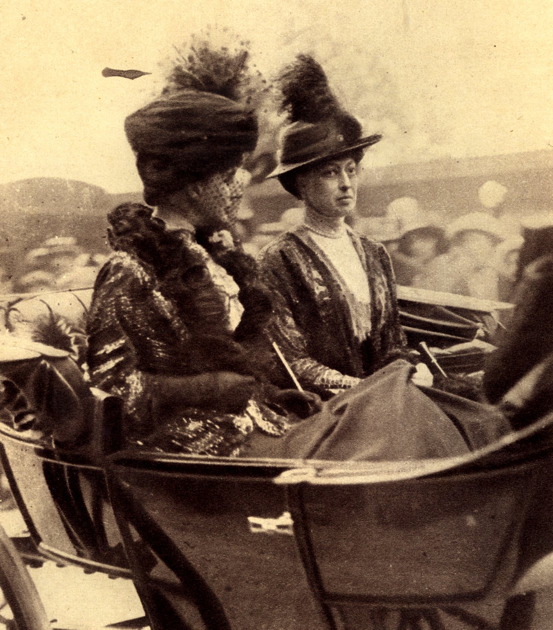 Danimarka Kraliçesi Alexandra ve Prenses Victoria, St. Paul Katedrali