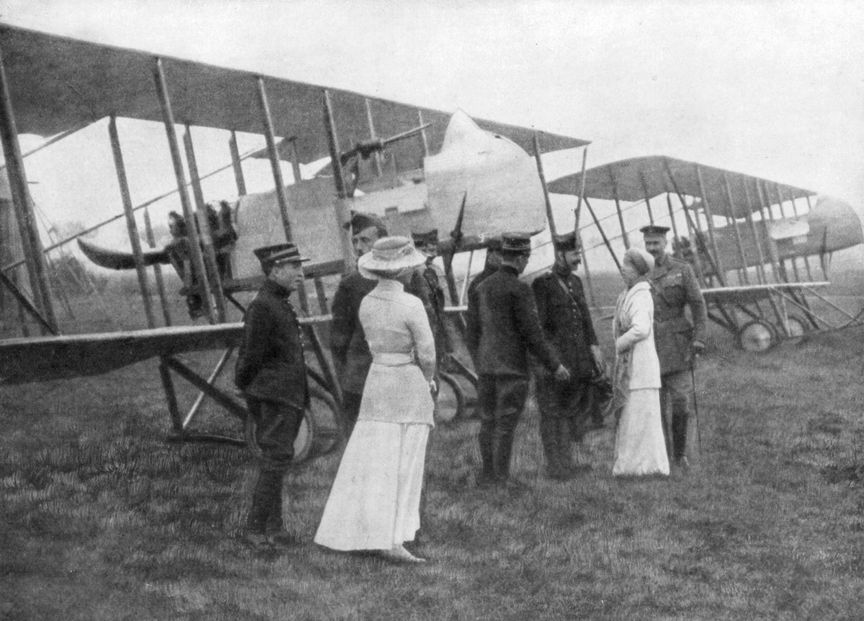 Belçika Kraliçesi Elisabeth, Müttefik pilotları ziyaret ediyor, c1915 by Unbekannt