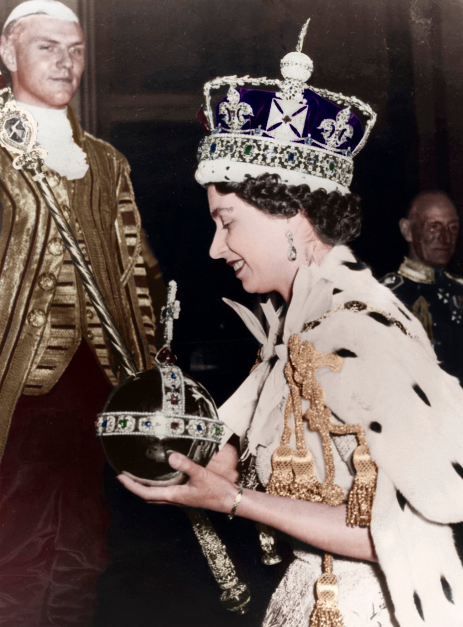 Kraliçe II. Elizabeth, taç giyme töreninden sonra Buckingham Sarayı