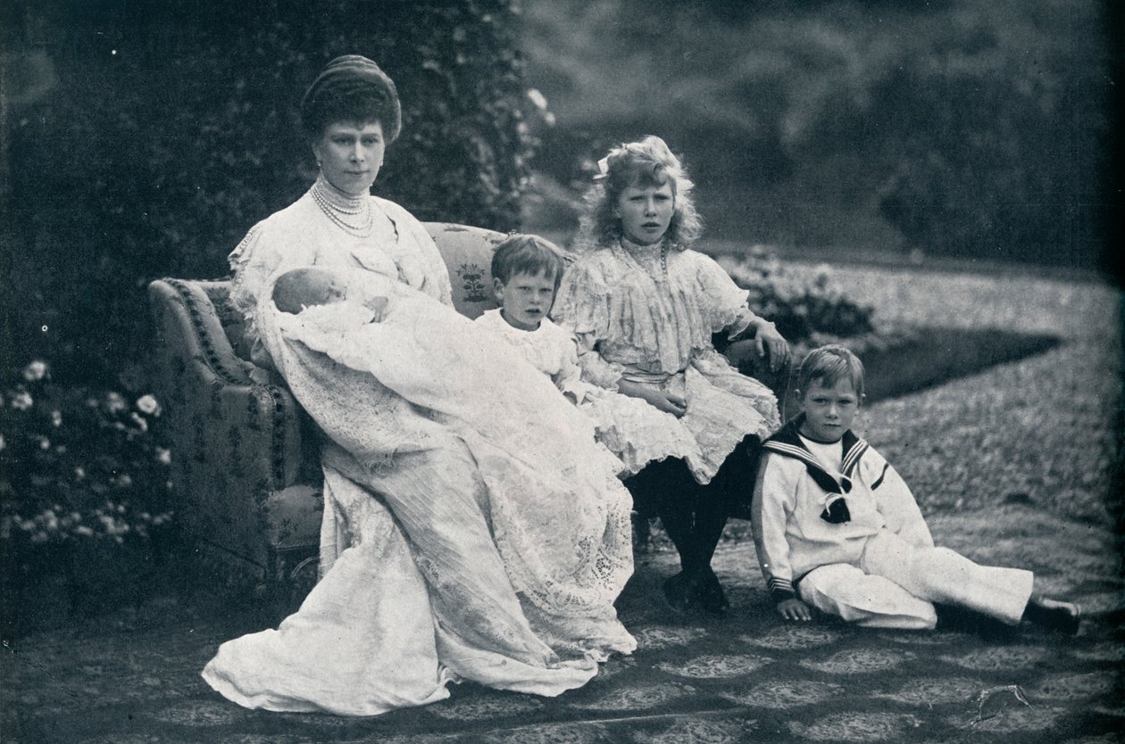Queen Mary ve dört çocuğu, 1905, 1936 by Unbekannt