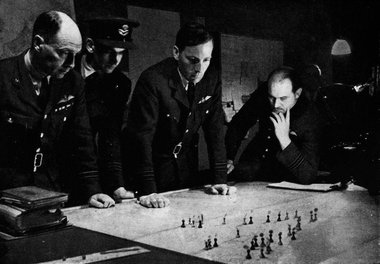 Bir baskın sırasında RAF Bombardıman Komutanlığı operasyon odası 1941 by Unbekannt
