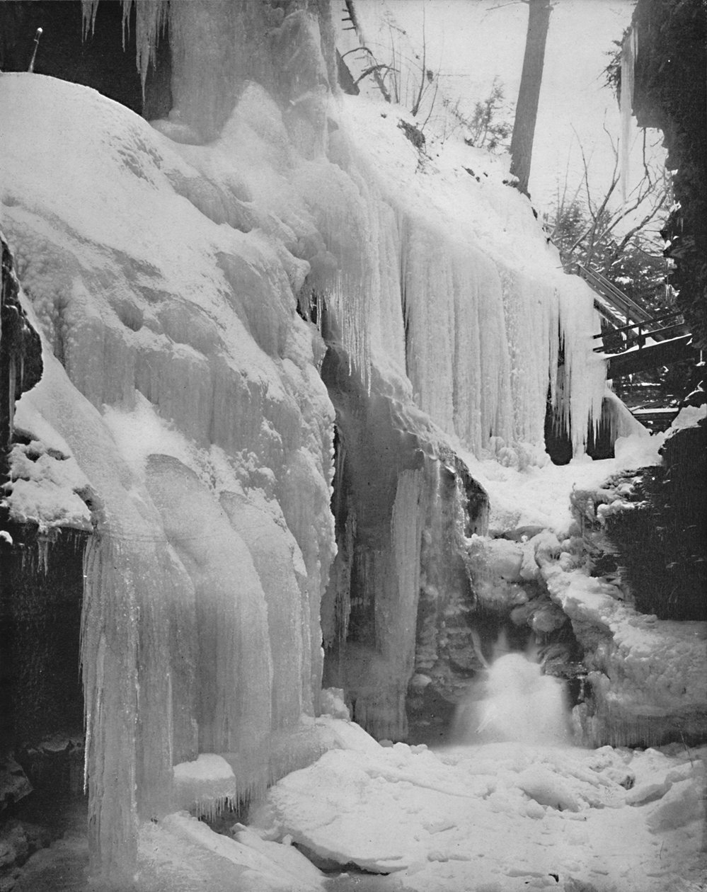 Kışın Gökkuşağı Şelalesi, Watkins Glen, New York, c1897. by Unbekannt