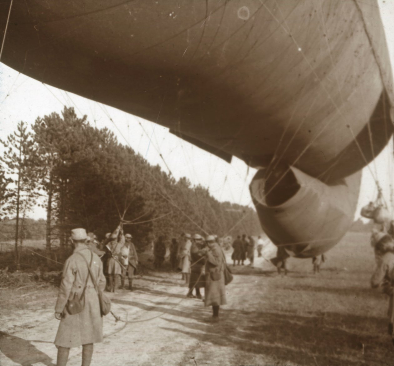 Bir gözlem balonunun yükseltilmesi, Somme, Kuzey Fransa, 1916 by Unbekannt
