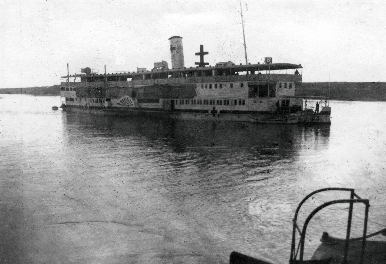 Kızıl Haç nehir teknesi Dicle Nehri