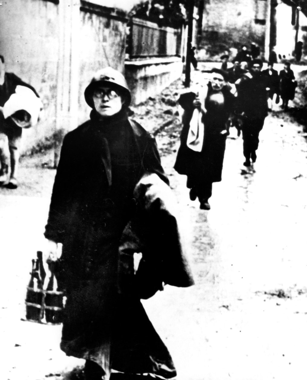 Normandiya kasabasından ayrılan mülteciler, Fransa, İkinci Dünya Savaşı, 1940-1944 by Unbekannt